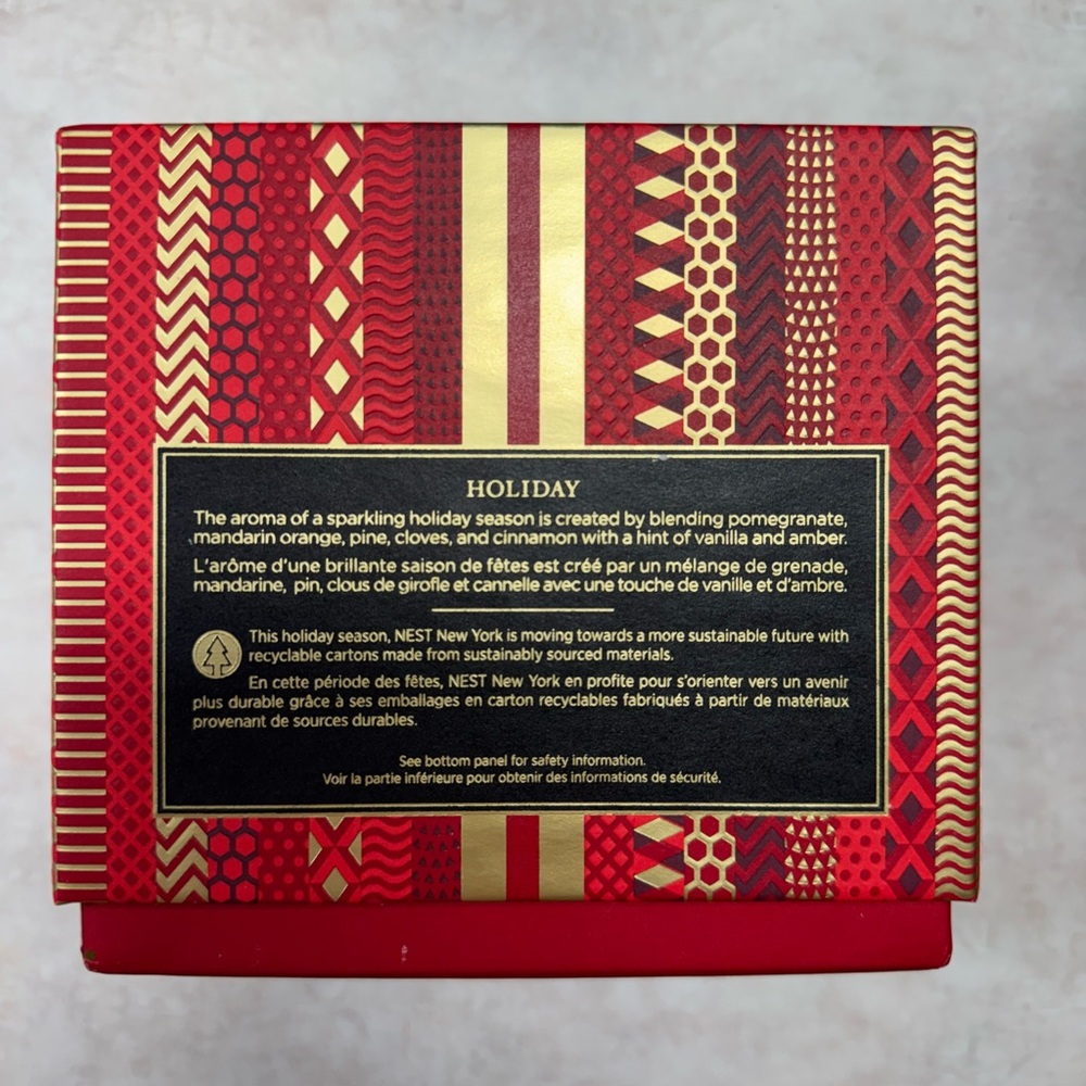 Nest New York Holiday Scented Candle 3-wick 21.1 oz Up to 100 hours burn time! - Picture 2 of 3